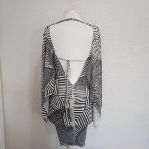 🔴3/$20 Cashmere Mettallic Gray Graphic Print Fitted Dress Size Small
